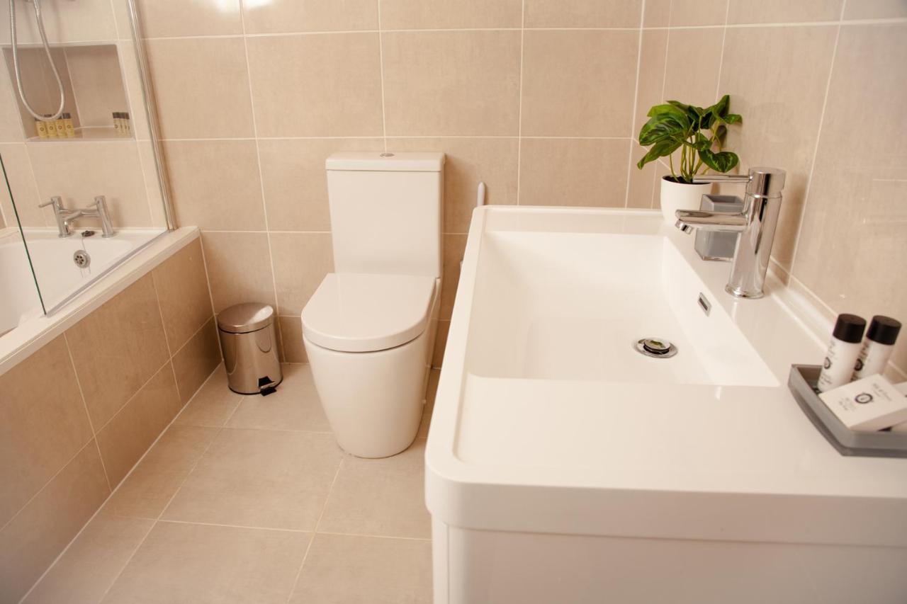 High Life Serviced Apartments - Old Town สวินดอน ภายนอก รูปภาพ