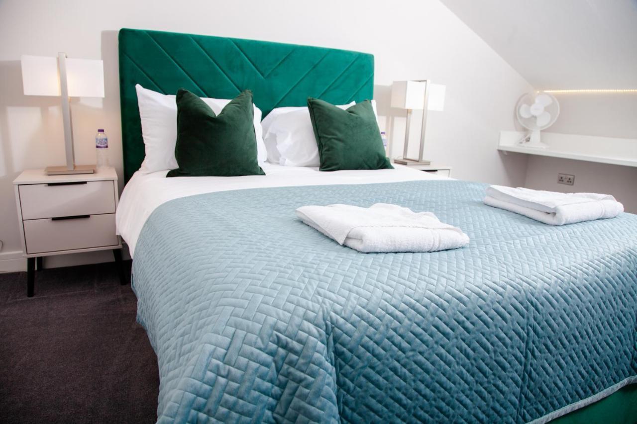 High Life Serviced Apartments - Old Town สวินดอน ภายนอก รูปภาพ