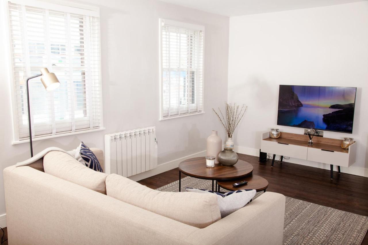 High Life Serviced Apartments - Old Town สวินดอน ภายนอก รูปภาพ
