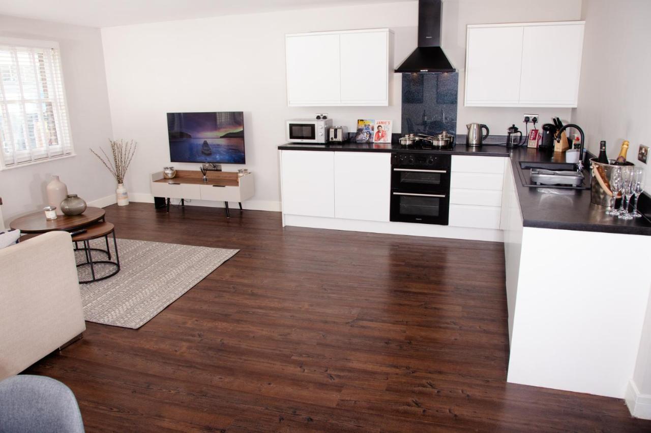 High Life Serviced Apartments - Old Town สวินดอน ภายนอก รูปภาพ