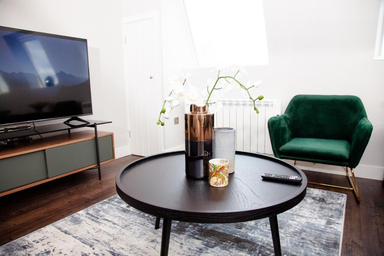 High Life Serviced Apartments - Old Town สวินดอน ภายนอก รูปภาพ