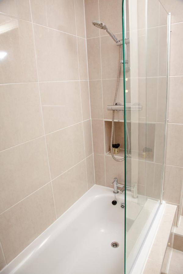 High Life Serviced Apartments - Old Town สวินดอน ภายนอก รูปภาพ